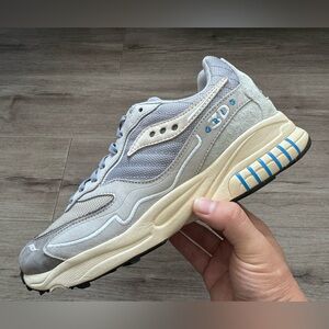 SOLD - Saucony 3D Grid Hurricane men size 9.5